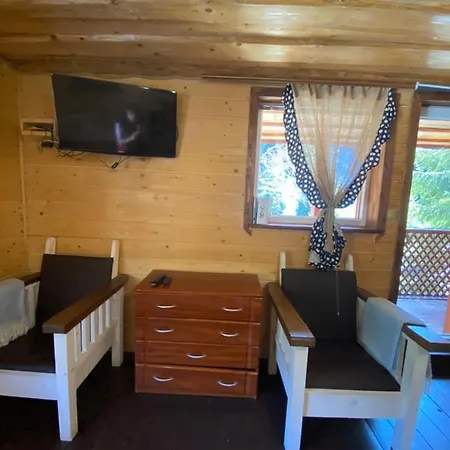 сімейний номер 1 у ані * Synevyrsʼka Polyana